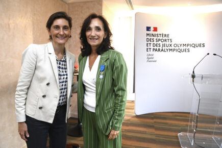 La Directrice générale de SPORSORA, Magali Tézenas du Montcel, a reçu l’insigne de chevalier de l’Ordre national du Mérite