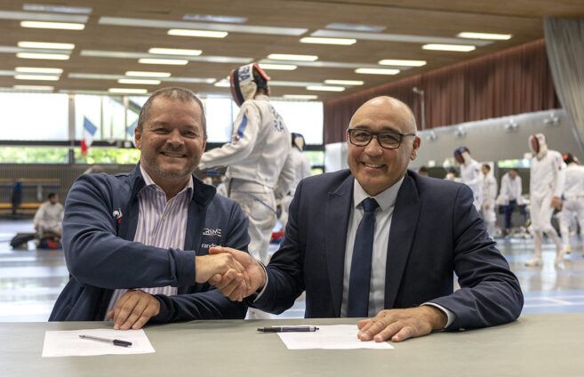 La Fédération Française d’Escrime et le Groupe Randstad ont signé une convention faisant de Randstad le partenaire principal de la FFE