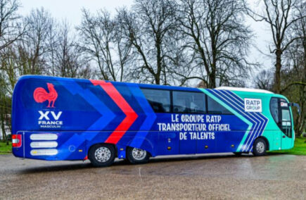 Le groupe RATP dévoile le nouvel habillage du car officiel du XV de France