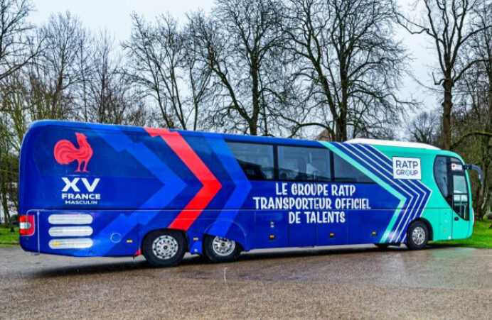 Le groupe RATP dévoile le nouvel habillage du car officiel du XV de France