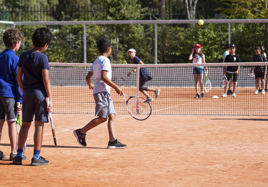 ENGIE et la FFT accueillent des enfants à Roland-Garros pendant l'été