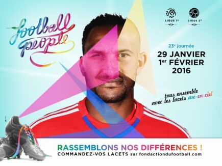 Tous ensemble avec les lacets arc-en-ciel