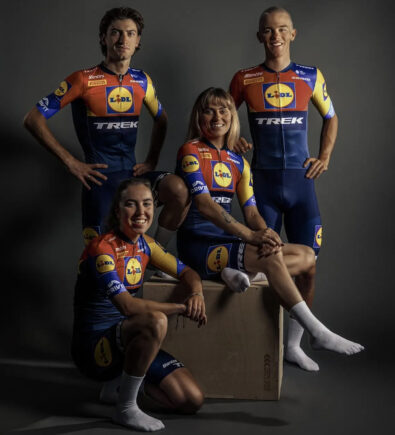 [Lidl] CRIVIT habille l’équipe Lidl-Trek en dehors des  compétitions pour promouvoir un mode de vie actif et  accessible à tous