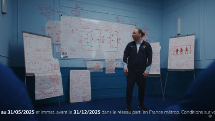 [Volkswagen x Sportfive] Volkswagen valorise sa gamme eHybrid avec un spot décalé et complice aux côtés des Bleus. Un film qui célèbre l’art de ne pas choisir