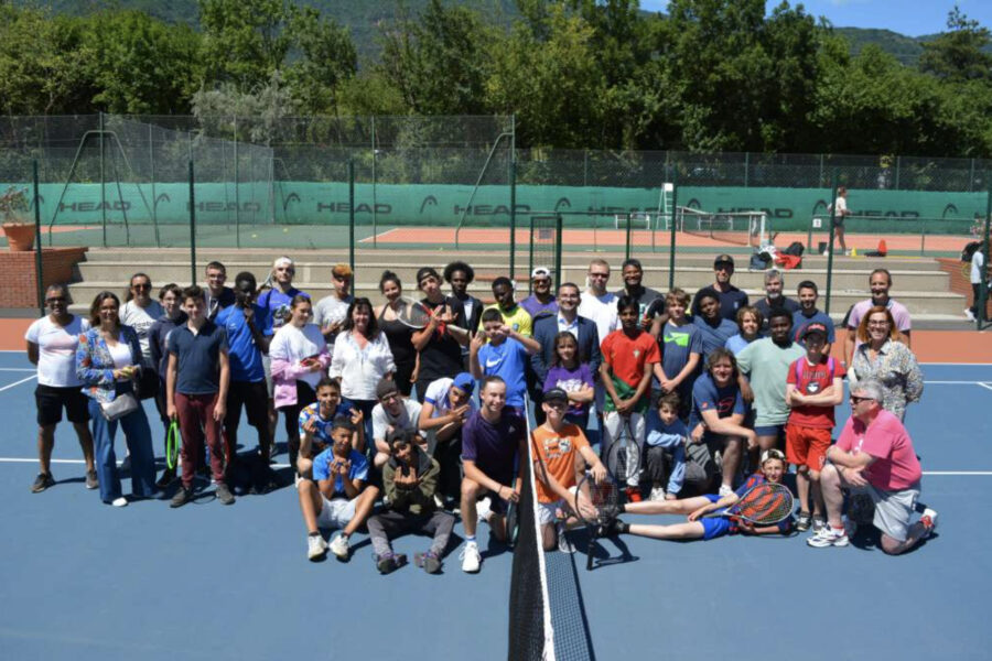 [ BNP PARIBAS ] Les jeunes talents du tennis français offrent des vacances à Grenoble aux enfants de la Fondation Apprentis d'Auteuil