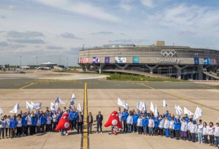[Paris 2024] Paris 2024 révèle les anneaux olympiques sur le Terminal 1 de l’Aéroport Paris-Charles de Gaulle