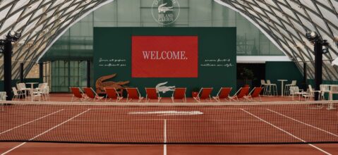 [SKP] Un court suspendu au-dessus de paris avec Lacoste