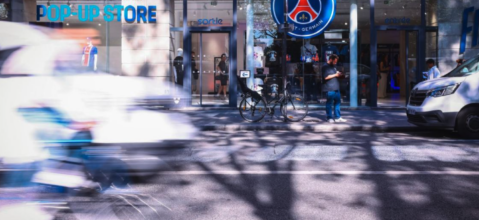 [Paris Saint-Germain] Le Paris Saint-Germain fait battre le cœur Rouge & Bleu en plein centre de Paris ❤️💙  